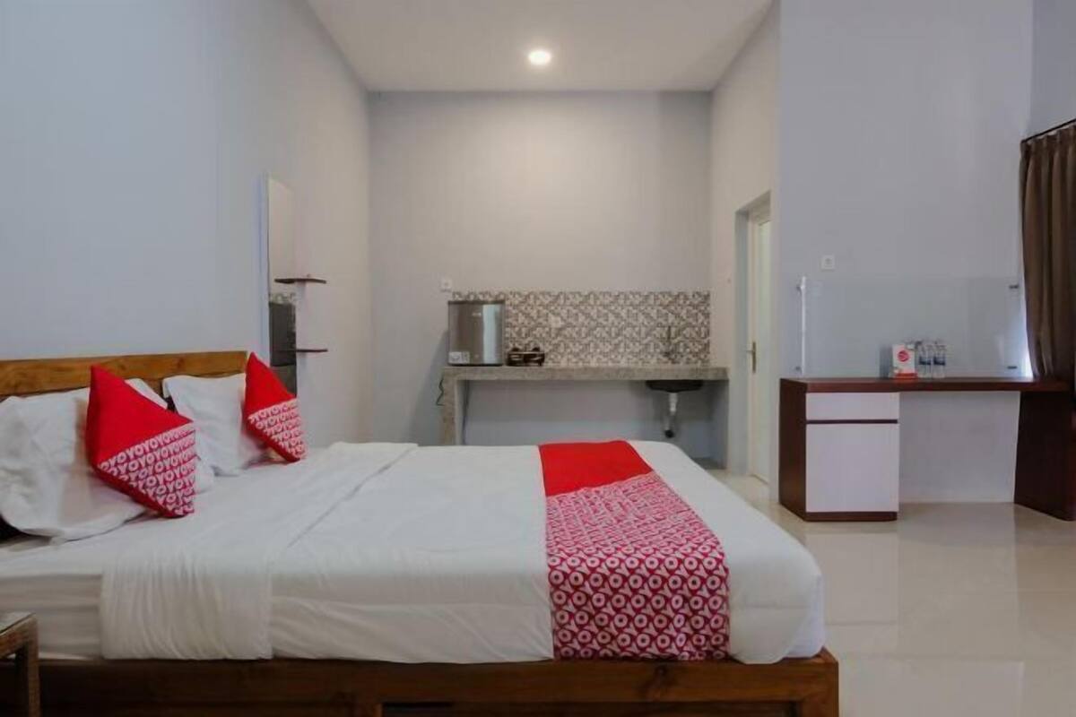 Escritorio, wifi gratis y ropa de cama