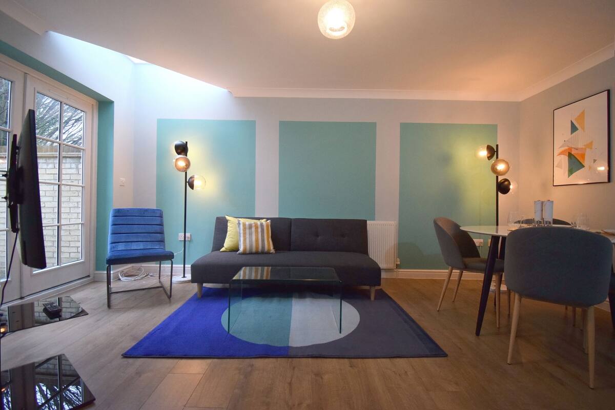 Flat 2, 1 Bedroom | Living area