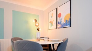 Flat 2, 1 Bedroom | Matservice på rummet