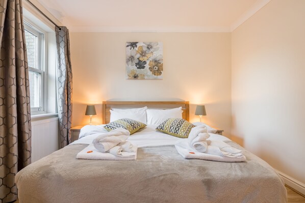 Ropa de cama de alta calidad y tabla de planchar con plancha