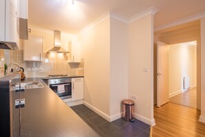 Private kitchen - Bridge View Apartment (Cambridge)