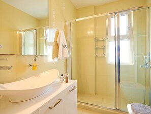 Deluxe-Villa, 5 Schlafzimmer, eigener Pool | Badezimmer | Haartrockner, Handtücher