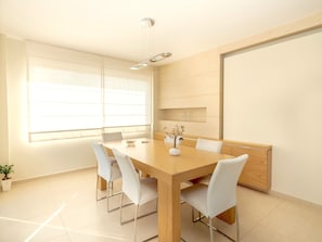 Deluxe Villa, 5 Bedrooms, Private Pool | In-room dining