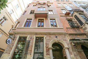 تفاصي ل الفندق من الخارج