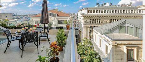 屋外ダイニングエリア