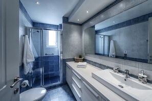 Comfort Villa, 4 Bedrooms, Private Pool | Bathroom | Hair dryer, towels - Villa Penelope (Hersonissos)