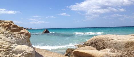 Beach nearby, sun loungers, beach towels