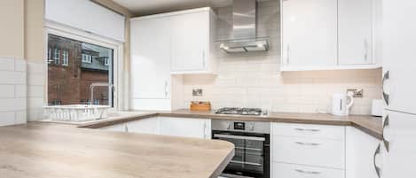 Căn hộ phong cách cổ điển, 1 giường đôi, không hút thuốc | Bếp riêng | Tủ lạnh, lò vi sóng, lò nướng, bếp nấu
