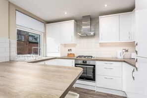 Classic-Apartment, 1 Doppelbett, Nichtraucher | Eigene Küche | Großer Kühlschrank, Mikrowelle, Ofen, Herdplatte