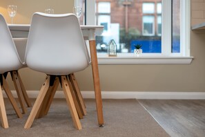 Interior - Cairn Suite - Donnini Apartments (Ayr)