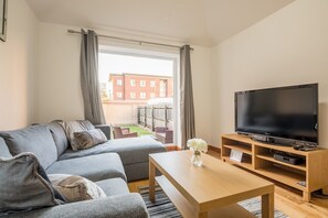Familjelägenhet - 2 sovrum | Vardagsrum | Platt-tv