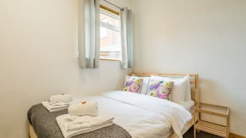 Family Apartment, 2 Bedrooms | 2 bedrooms, iron/ironing board, free WiFi, bed sheets
