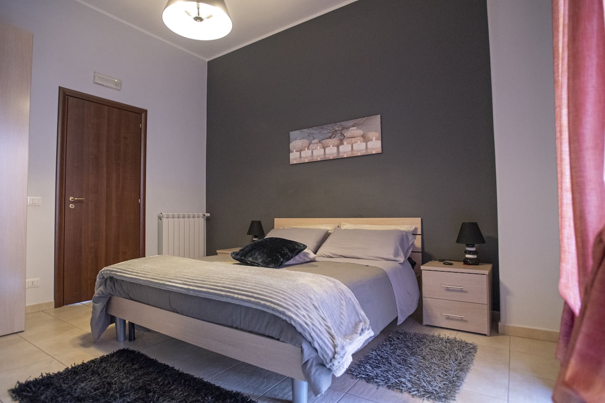 Double Room, Ensuite , Private Bathroom | 책상, 노트북 작업 공간, 다리미/다리미판, 유아용 침대