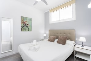 1 habitación, tabla de planchar con plancha, wifi gratis y ropa de cama