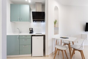 Fridge, microwave, coffee/tea maker, electric kettle