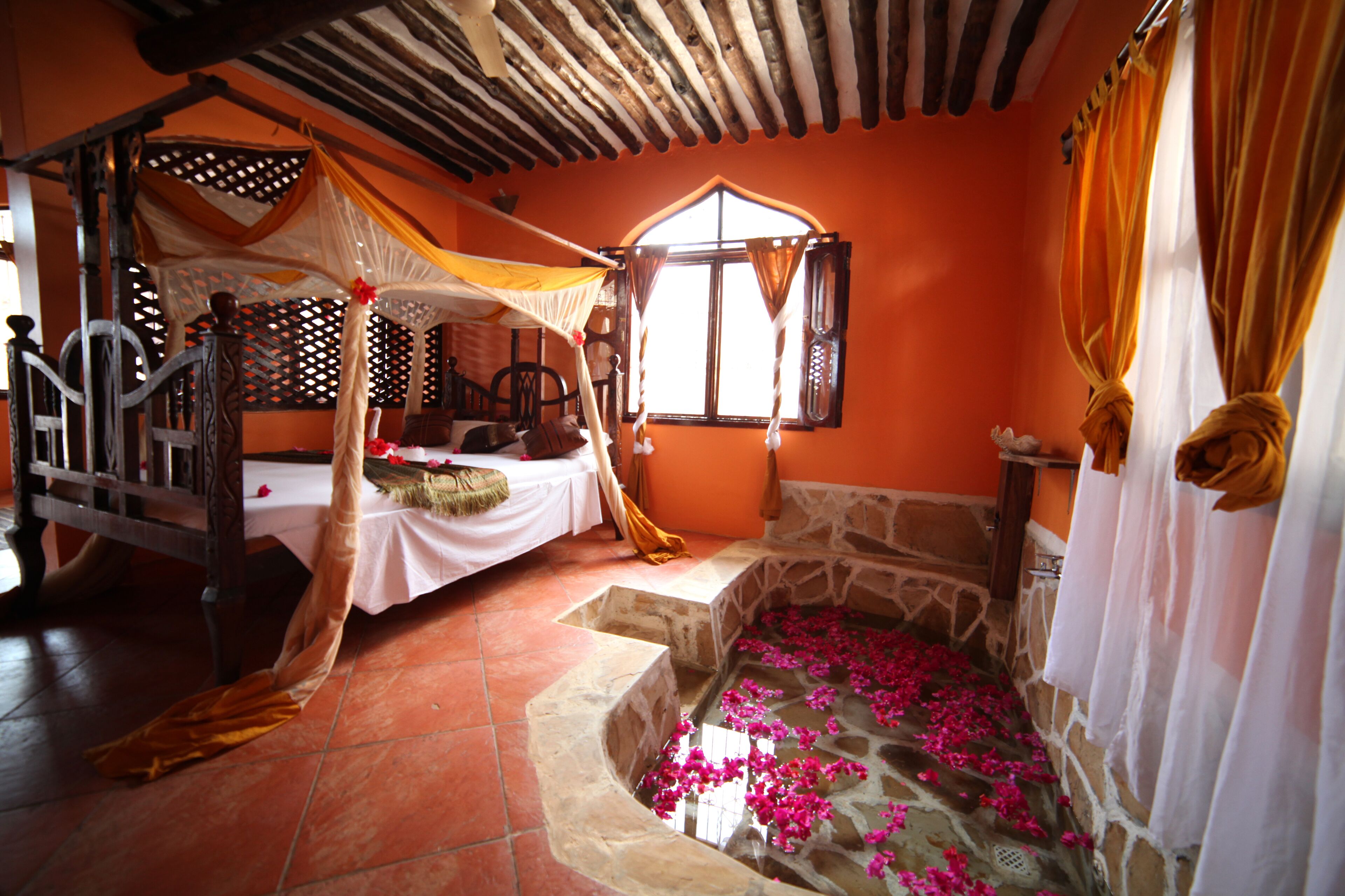 Suite Deluxe, baignoire à jets | Draps en coton égyptien, literie de qualité supérieure