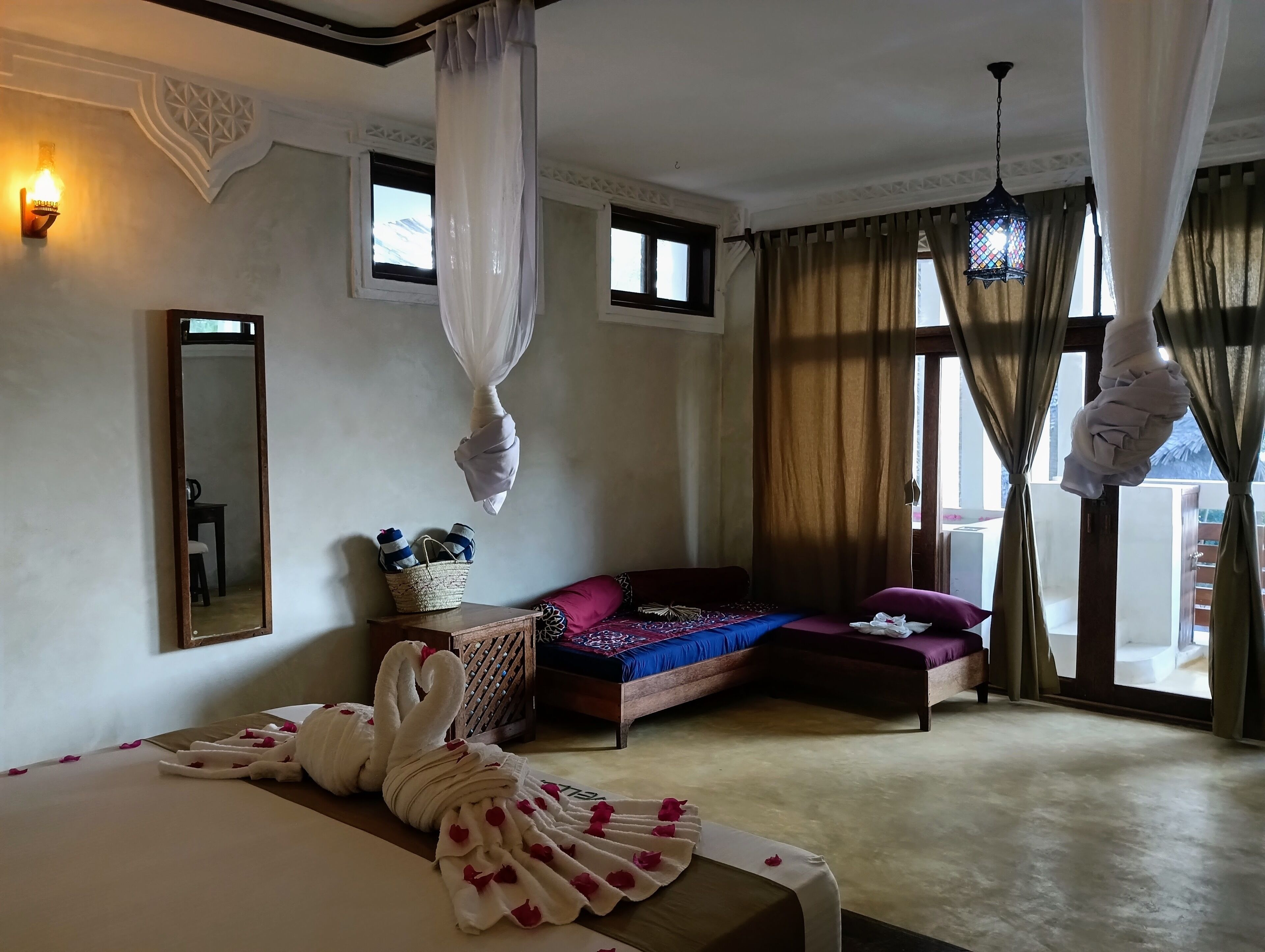 ห้องลักซ์ชัวรี่สตูดิโอสวีท | บริเวณนั่งเล่น