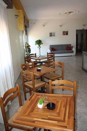 Petit déjeuner buffet compris tous les jours