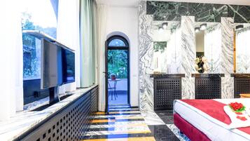 10 bedrooms, in-room safe, iron/ironing board, travel crib