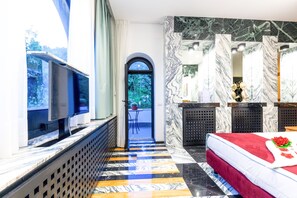 10 Schlafzimmer, Zimmersafe, Bügeleisen/Bügelbrett, Reisekinderbett