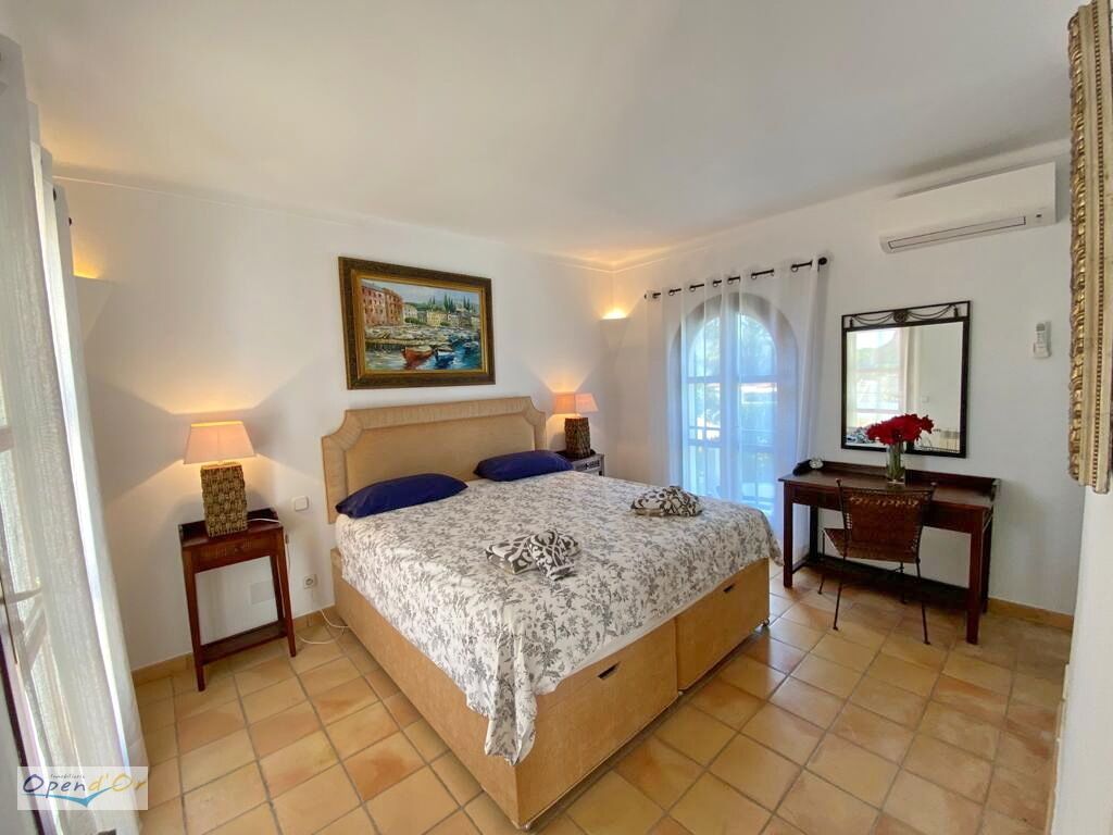 5 habitaciones, tabla de planchar con plancha y wifi gratis 