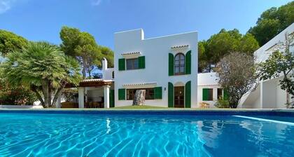 Wonderful 5 Bed Villa With Private Pool In Cala D'Or Centre 5 Mins Walk to Beach