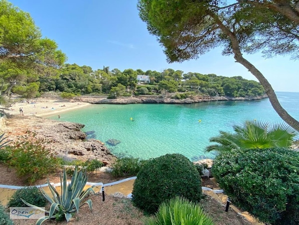 Plage à proximité, chaises longues