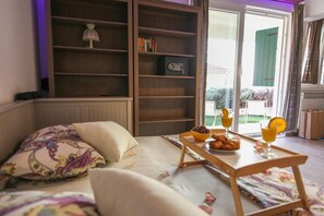 Villa | Free WiFi, bed sheets