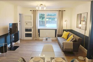 家庭公寓, 4 间卧室 | 客厅 | 平板电视
