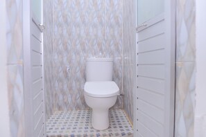 Shower, towels