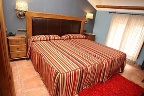 雙人房 | 隔音、免費 Wi-Fi、床單