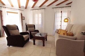 Junior Suite, Balcony | Living area | 60-inch flat-screen TV with cable channels, TV - Entre Dos Aguas Hotel Boutique (Toledo)