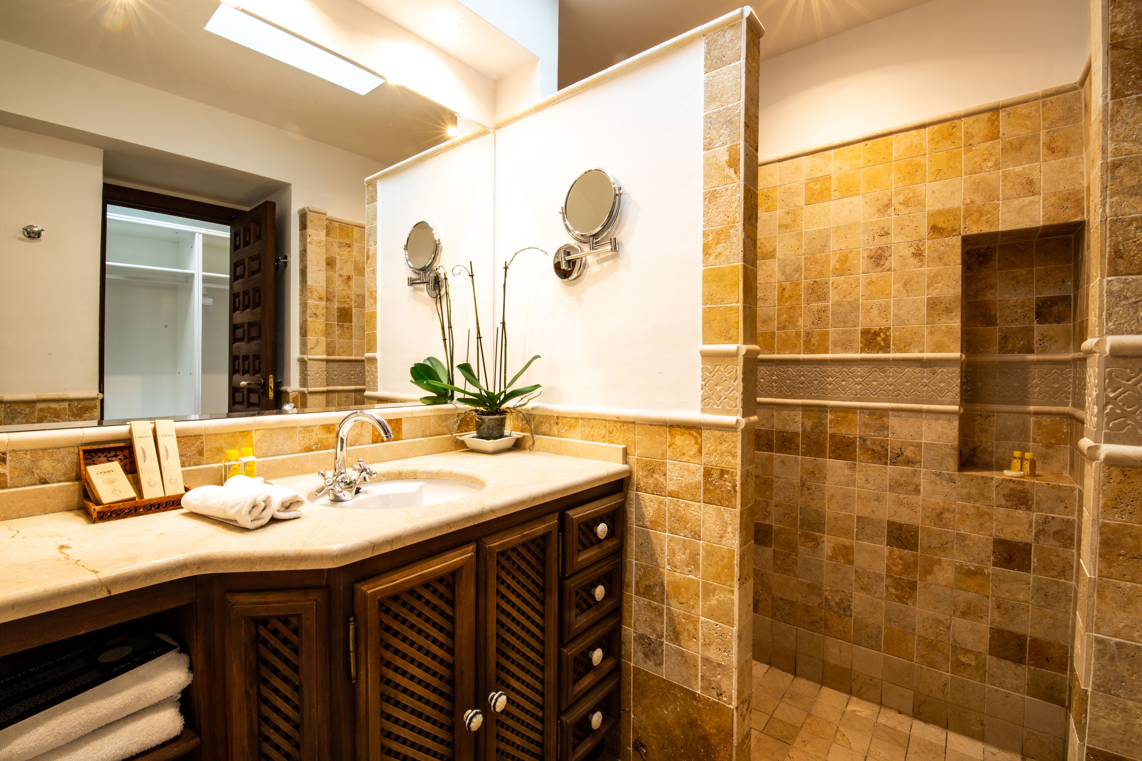 junior suite, balcony | bathroom sink