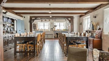 Cafetera y tetera, tetera eléctrica, tostadora y periquera