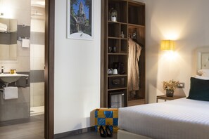 Standard Double Room | Minibar, in-room safe, desk, blackout drapes
