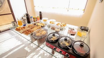 Free daily buffet breakfast