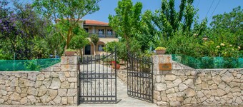 Casa Tsounis
