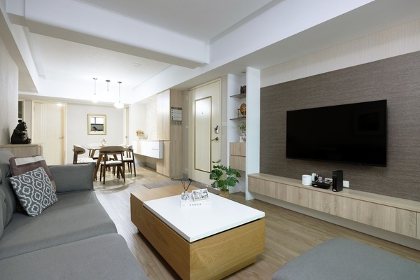 Comfy Living Room:
• 50" TV
• Desk & Office Chair
• Open Space w/ Dining Area