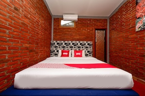Standard Double Room - OYO Capital O 1808 New Bandungan Indah (Bandungan)