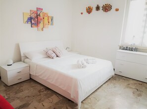 1 غرفة نوم ومكواة/لوح كي وواي فاي وملاءات أسرّة