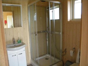 Casa de campo, 1 habitación | Baño | Regadera, toallas, papel de baño 
