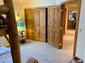 3 bedrooms, desk, iron/ironing board, travel cot