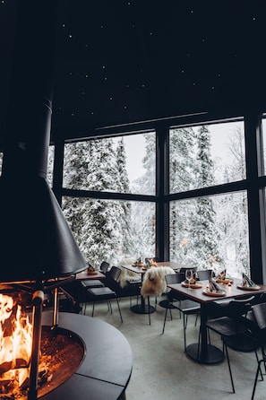 Restaurant - Magical Pond Nature Igloos (Rukatunturi)