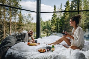 Breakfast meal - Magical Pond Nature Igloos (Rukatunturi)