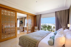 Minibar, caja de seguridad en la habitación y cunas gratuitas 