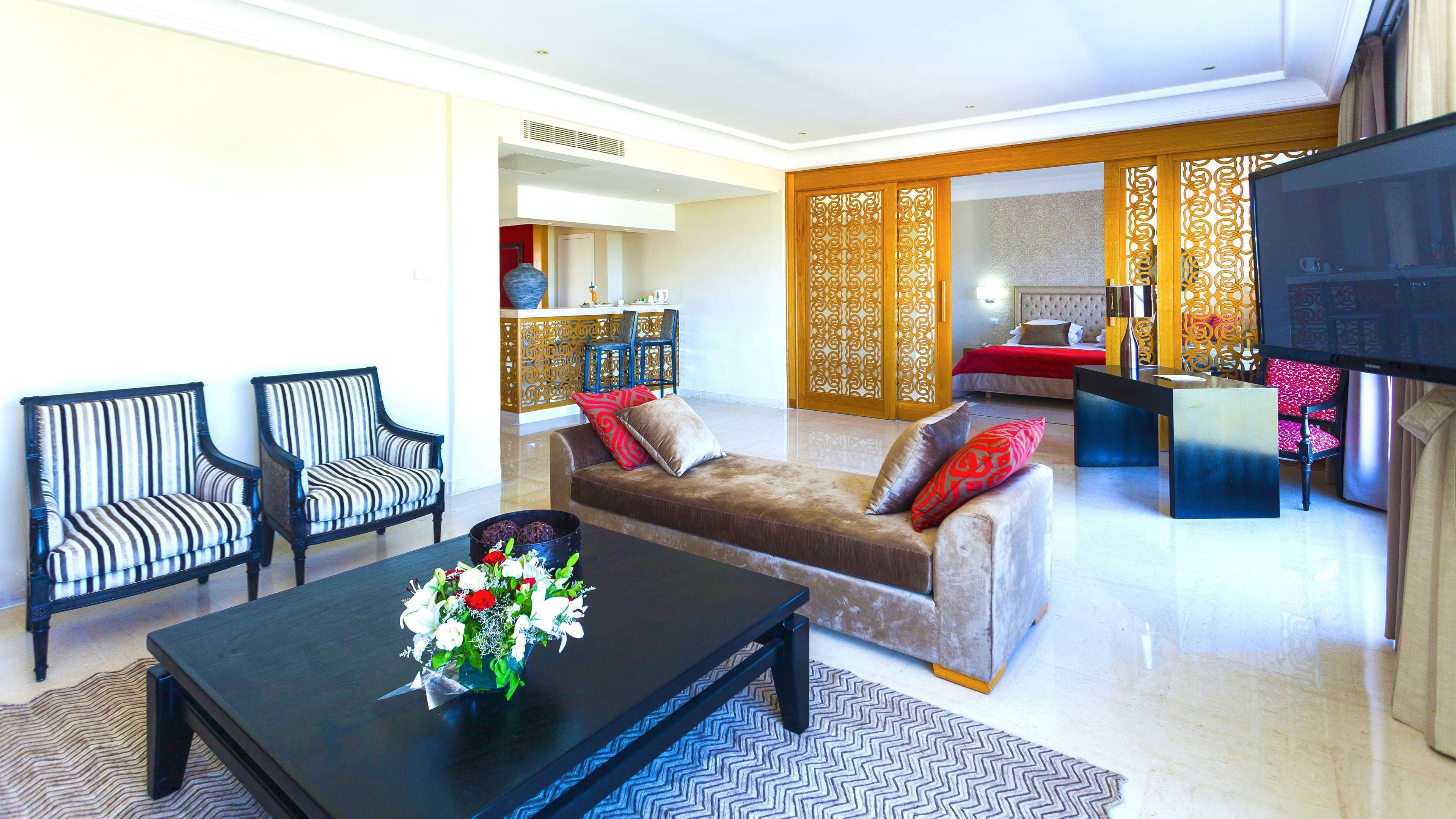 套房 | 迷你吧、客房内保险箱、免费婴儿床、床单