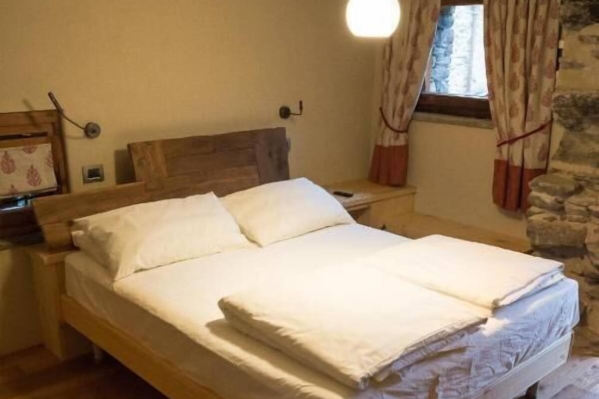 Double Room | WiFi (free), bed sheets
