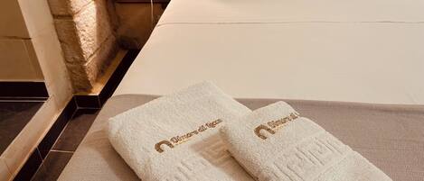 1 dormitorio, tabla de planchar con plancha, wifi gratis y ropa de cama