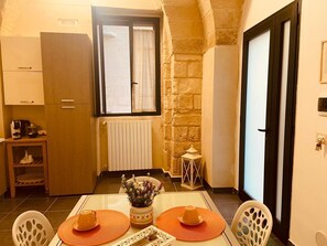 Dining - Suite Desideria-Suite-Deluxe-Ensuite with Shower-City view (Lecce)