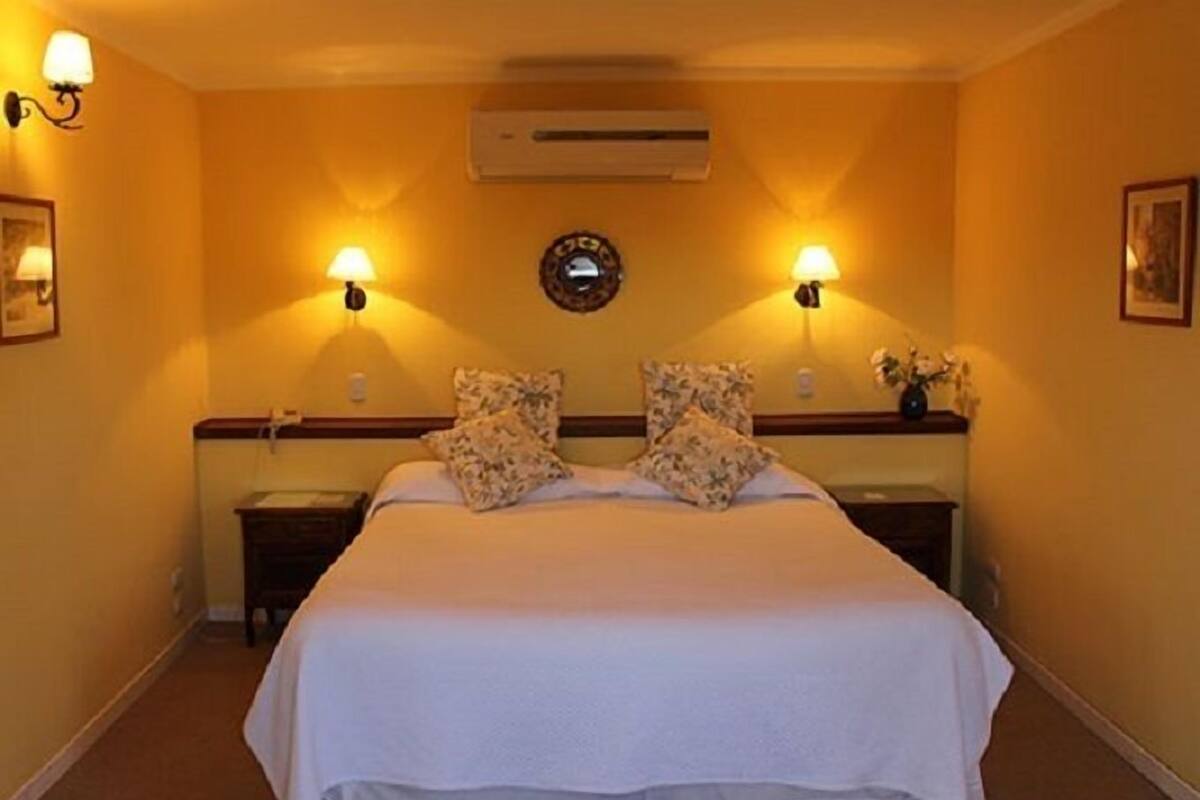 Suite | In-room safe, WiFi (free), bed sheets